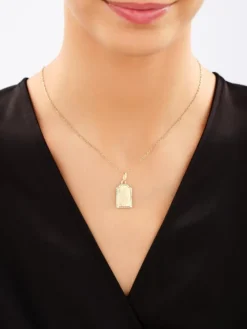 Złota zawieszka - medalik Matka Boska