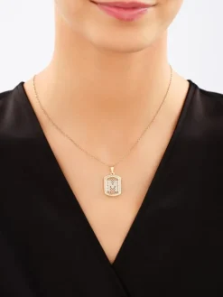 Złota zawieszka z cyrkoniami - litera M