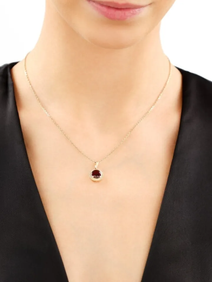 Złota zawieszka z granatem syntetycznym