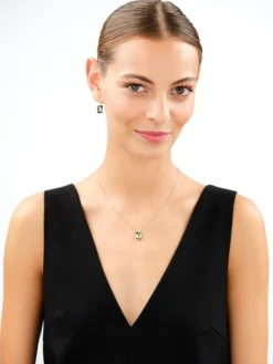 Złote kolczyki z kryształami syntetycznymi