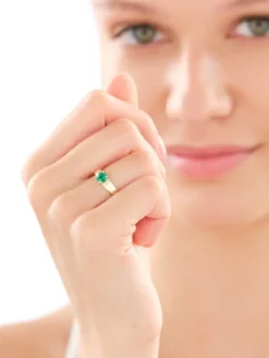 Złoty pierścionek z cyrkoniami